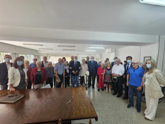 Santalices estreita relacións institucionais con diferentes entidades do Uruguai, como o alcalde de Punta del Este, fillo de galego